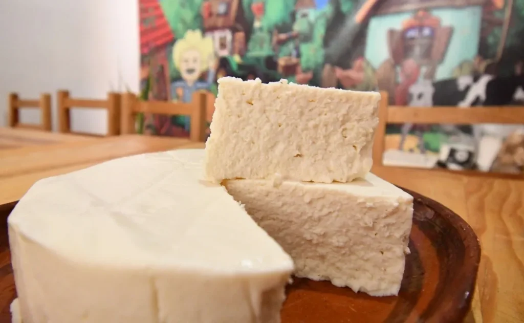 Se mantienen ventas de queso fresco en Mazatlán