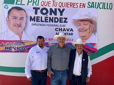 Presentan en Foro de Agricultores, lecheros y productores, peticiones a Chava Alcántar