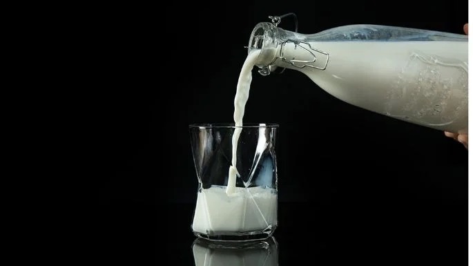 Denunciaron competencia desleal y engaño a consumidores de leche