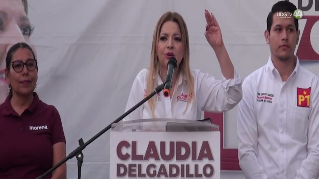 En Acatlán, Claudia Delgadillo promete apoyos a mujeres y productores de leche