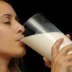 Esta es la cantidad de leche que debes tomar al día, según tu edad