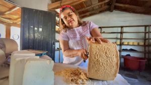 Lluvias por 'Chris' impulsan la producción de queso artesanal en Oaxaca