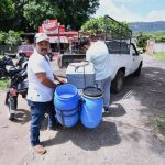 Hoy le eché poquita agua Arnulfo vende leche bronca, quesos y requesón por Actopan