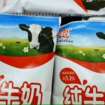 A China le faltan bebés y le sobra leche