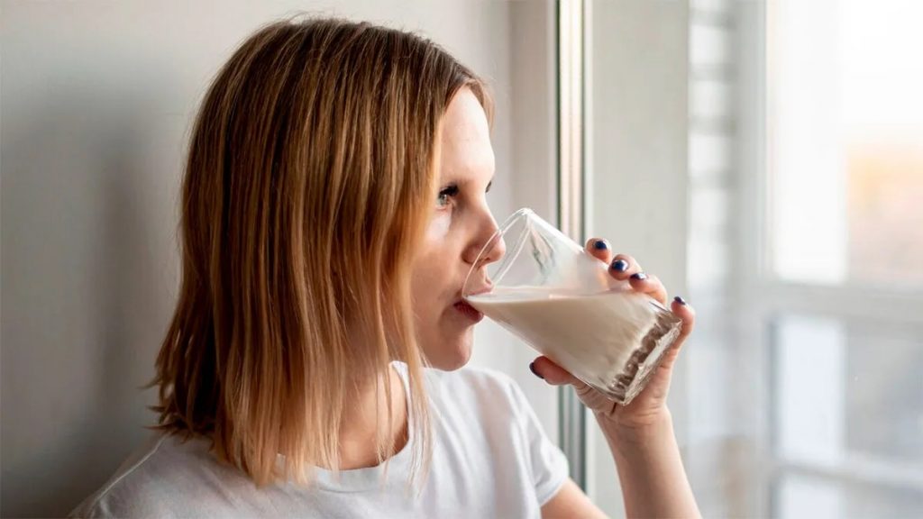 Alimentación saludable el gran beneficio de tomar un vaso de leche todos los días