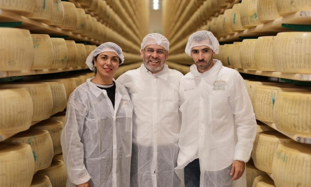 Forjan alianza productores de queso Cotija en Italia