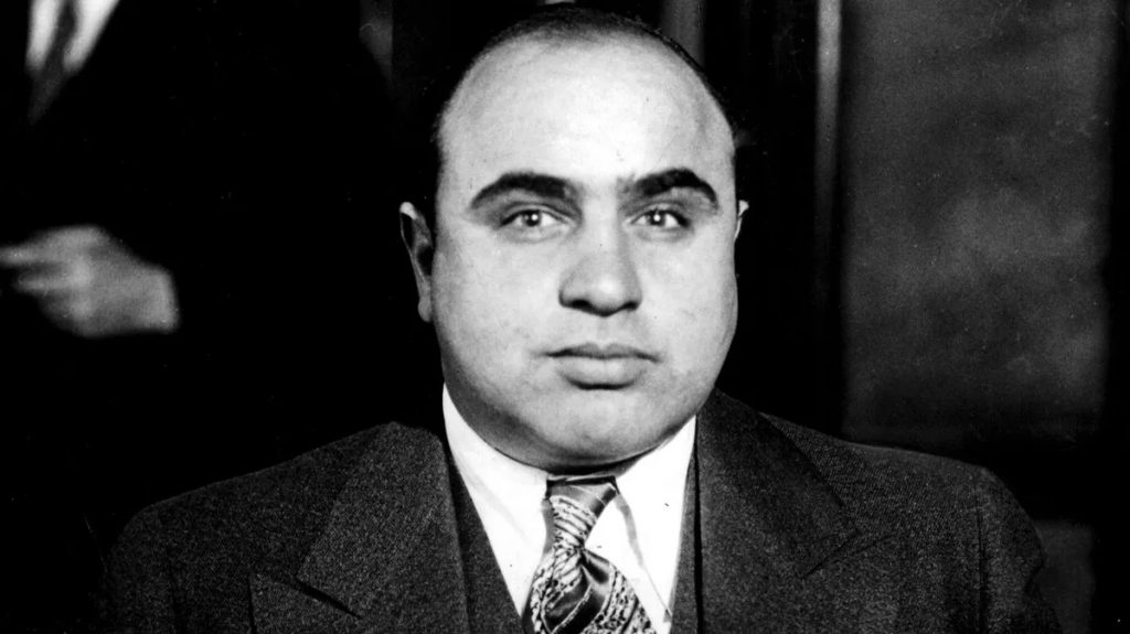 Fue Al Capone el creador de la fecha de caducidad de la leche