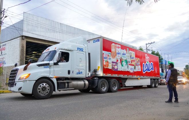 Fundación Lala entrega 50 mil litros de leche a familias damnificadas por el huracán John en Guerrero y Oaxaca