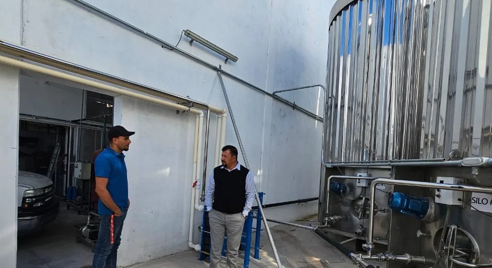 Fito Gardea revisa proyecto para ampliar captación de leche en Saucillo