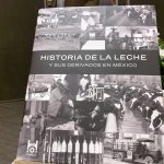 Historia de la leche, presenta su libro sobre la industria láctea