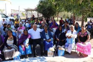 Ugocp y Lecheros entregan despensas en Loma de Guamúchil