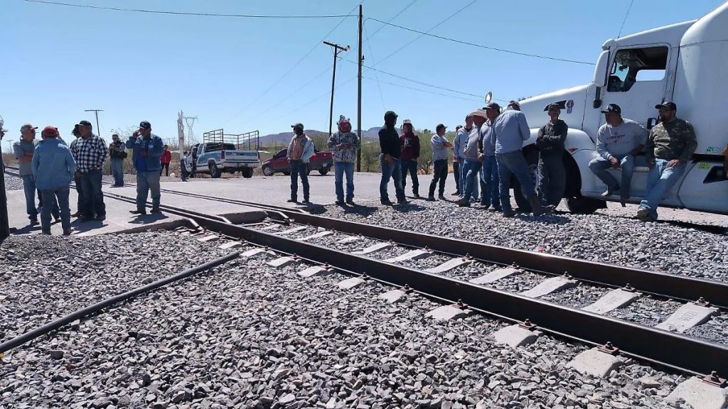 Lecheros retomarán el próximo martes sus manifestaciones bloqueando la vía del tren en Meoqui