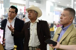 Exigen diputados del PAN pago inmediato a productores lecheros del sector social