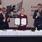 Claudia Sheinbaum renueva acuerdo para mantener canasta básica en $910