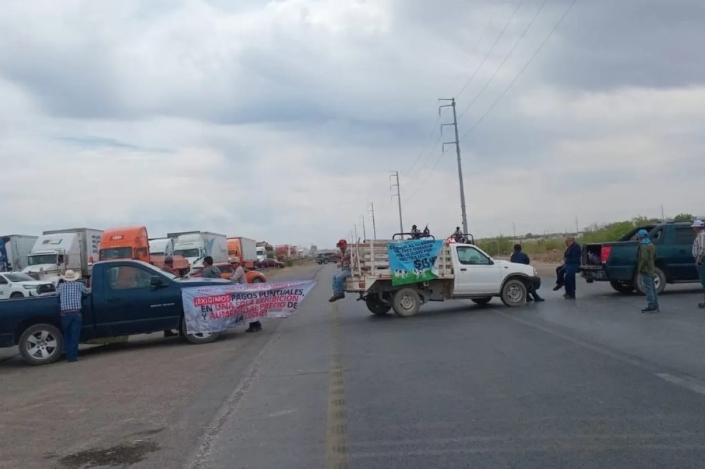 Comienza pago de adeudos a productores lecheros del estado