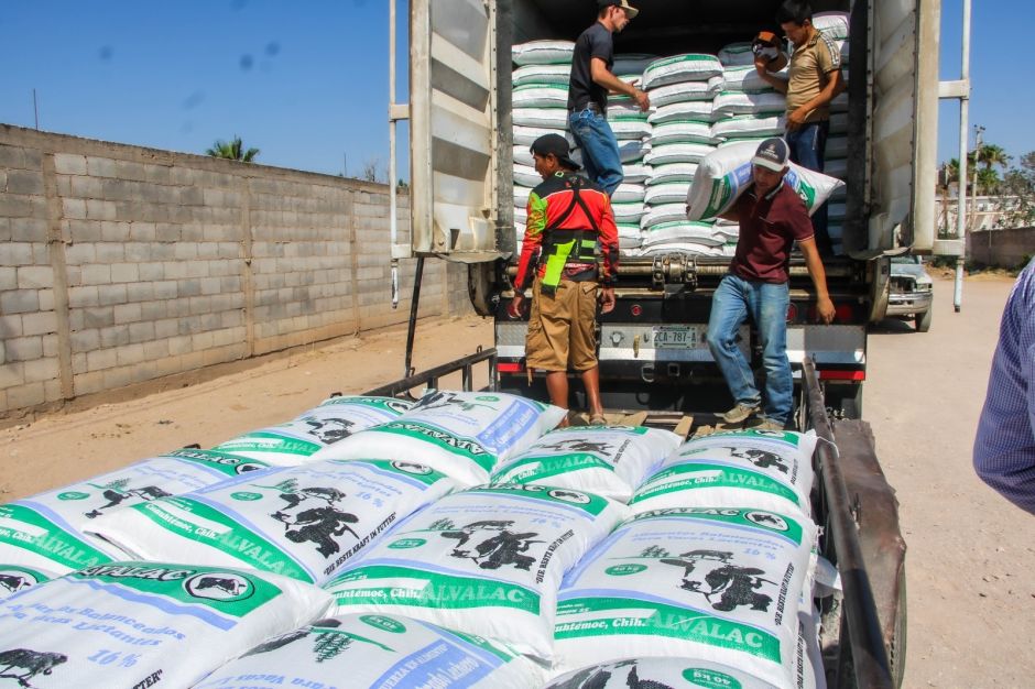 Entrega SDR suplemento lechero a ganaderos para mitigar efectos de la sequía