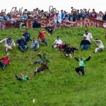 La famosa carrera del queso rodante de Cooper´s Hill reúne miles de asistentes en R.Unido