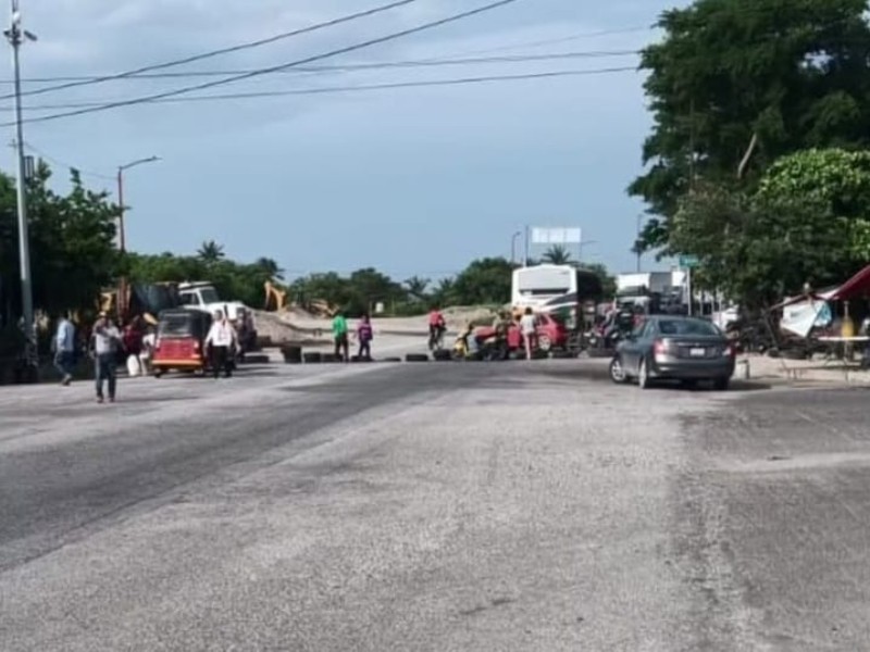 Ganaderos de Juchitán bloquean Transístmica por impunidad en abigeato