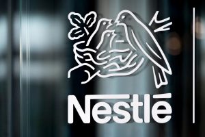 Nestlé planea eliminar colorantes artificiales en EE.UU. para 2026