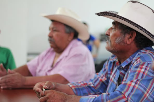 Se reúne Alcalde con productores locales de leche