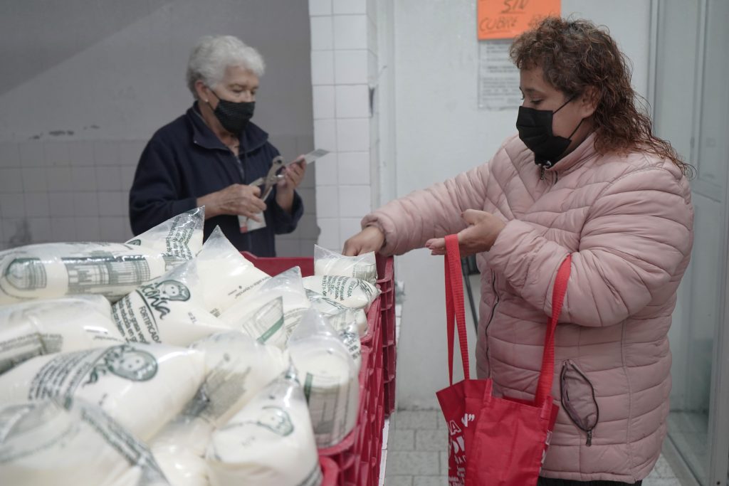 Por qué la Leche del Bienestar cuesta 7.50 pesos