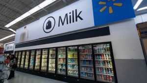 Walmart revela su fórmula para leche barata