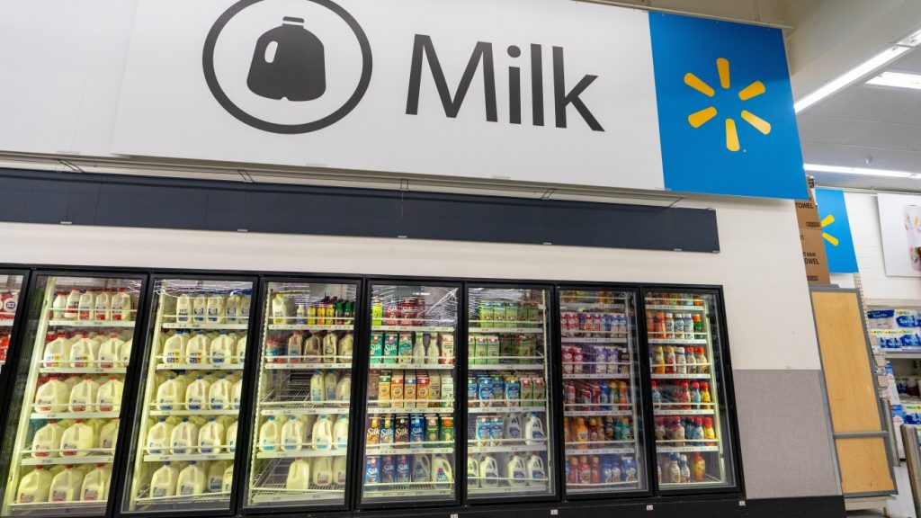 El secreto detrás de la leche barata de Walmart