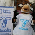 Leche a $15 ganaderos denuncian industria no baja precio