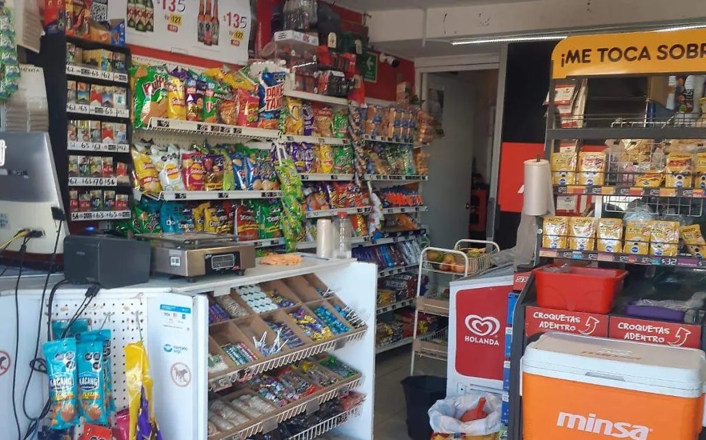 Supermercados encarecen la leche frente a tiendas de barrio