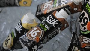Tetra Pak acelera envases sostenibles para bebidas proteicas
