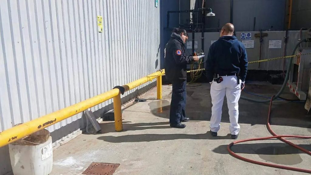 Accidente con sosa cáustica en lácteos de Chihuahua deja herido