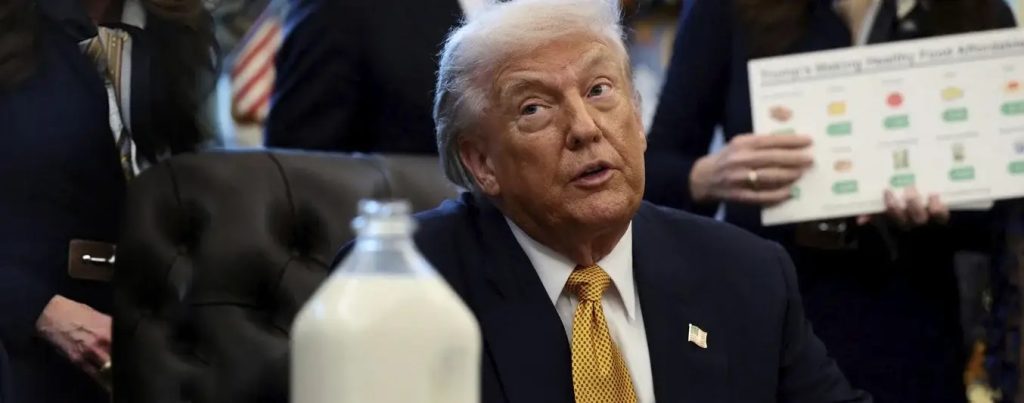 EE. UU. reintegra leche entera en comedores escolares