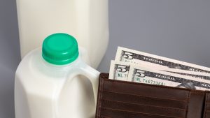 Precios de leche, queso y mantequilla bajan en EE.UU.