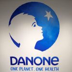 Danone 2025 beneficio cae casi 10% pese a impulso de ventas