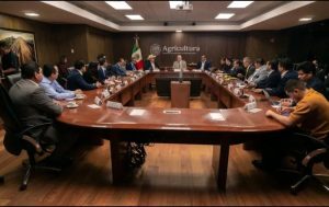 SADER e industria sellan acuerdo para estabilizar la leche