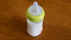 Tercer bebé muere en Francia en medio de retiro de leche infantil