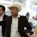 Exigen pago urgente a lecheros del sector social