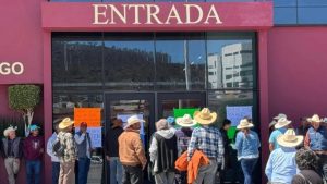 Lecheros amenazan con bloqueos por precios