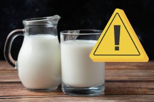 Retiran leche por contaminación con plástico