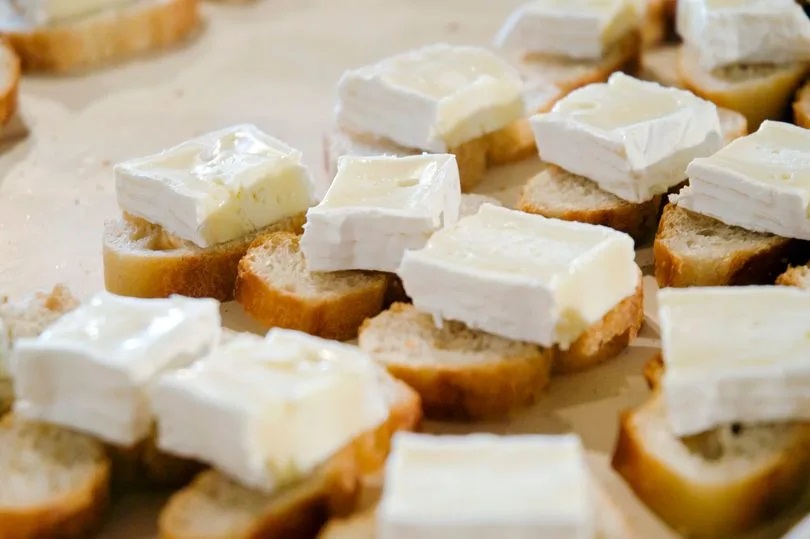 Queso crudo desata alerta por E. coli en EE.UU.