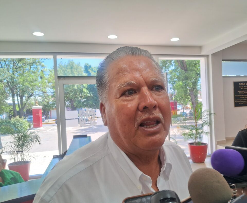 Lecheros alertan por freno en compras federales
