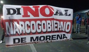 Lecheros bloquean ruta y elevan tensión en Chihuahua