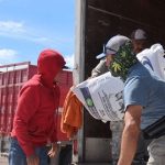 Alivio en Chihuahua Reparten toneladas de alimento