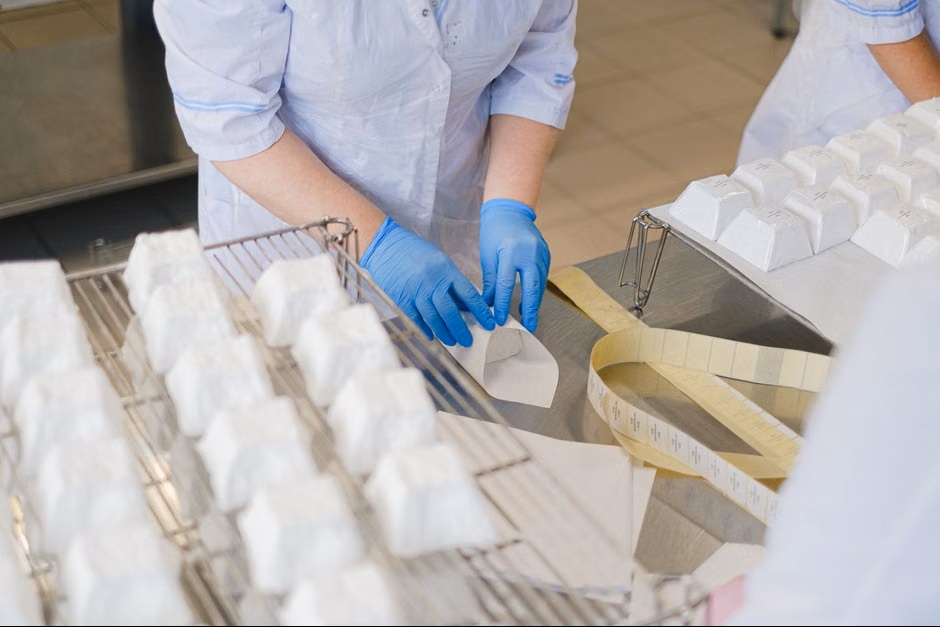 Alerta sanitaria en la UE por contaminación física en queso procesado alemán