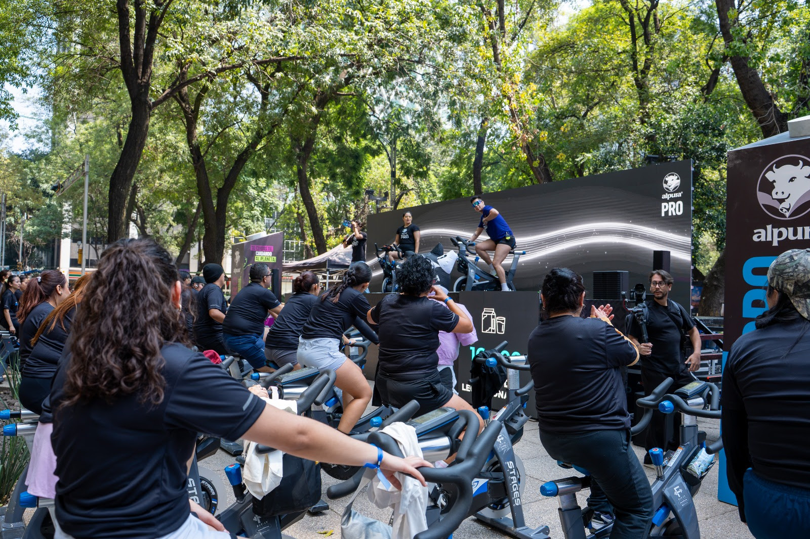 Alpura dona 15 mil litros de leche a escuelas de Cuautitlán Izcalli tras la Rodada con Impacto