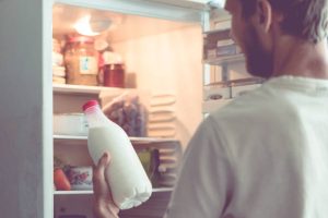 El sistema de producción y la estación del año alteran el perfil de ácidos grasos de la leche, revela estudio de la Universidad de Vermont