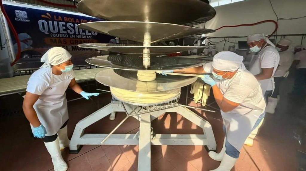 Pijijiapan buscará recuperar el Récord Guinness con la elaboración de la bola de quesillo más grande del mundo
