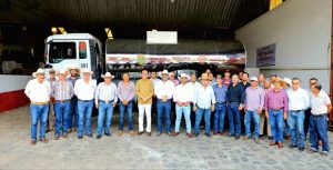 SEDARPA entrega transporte especializado a productores de leche en Veracruz para fortalecer la cadena de frío