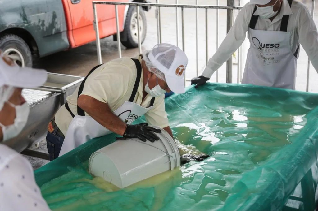 Veracruz reafirma su liderazgo artesanal y ganadero con la elaboración del queso más grande del mundo