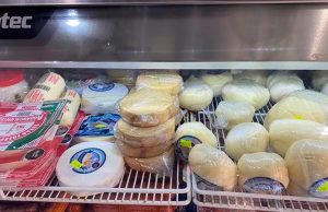 Productores de leche en San Luis Potosí migran a la elaboración de quesos para sortear la crisis de rentabilidad